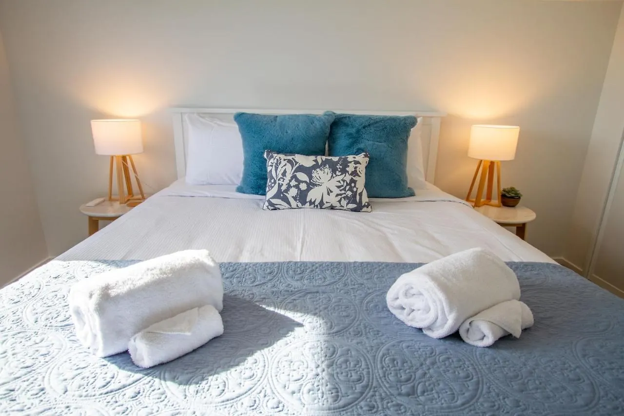 Lejlighed Sunsoaked & Stylish 3 Bed, 1.5 Bath Home W Garage Christchurch