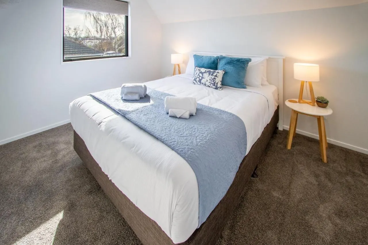 Sunsoaked & Stylish 3 Bed, 1.5 Bath Home W Garage Christchurch Lejlighed