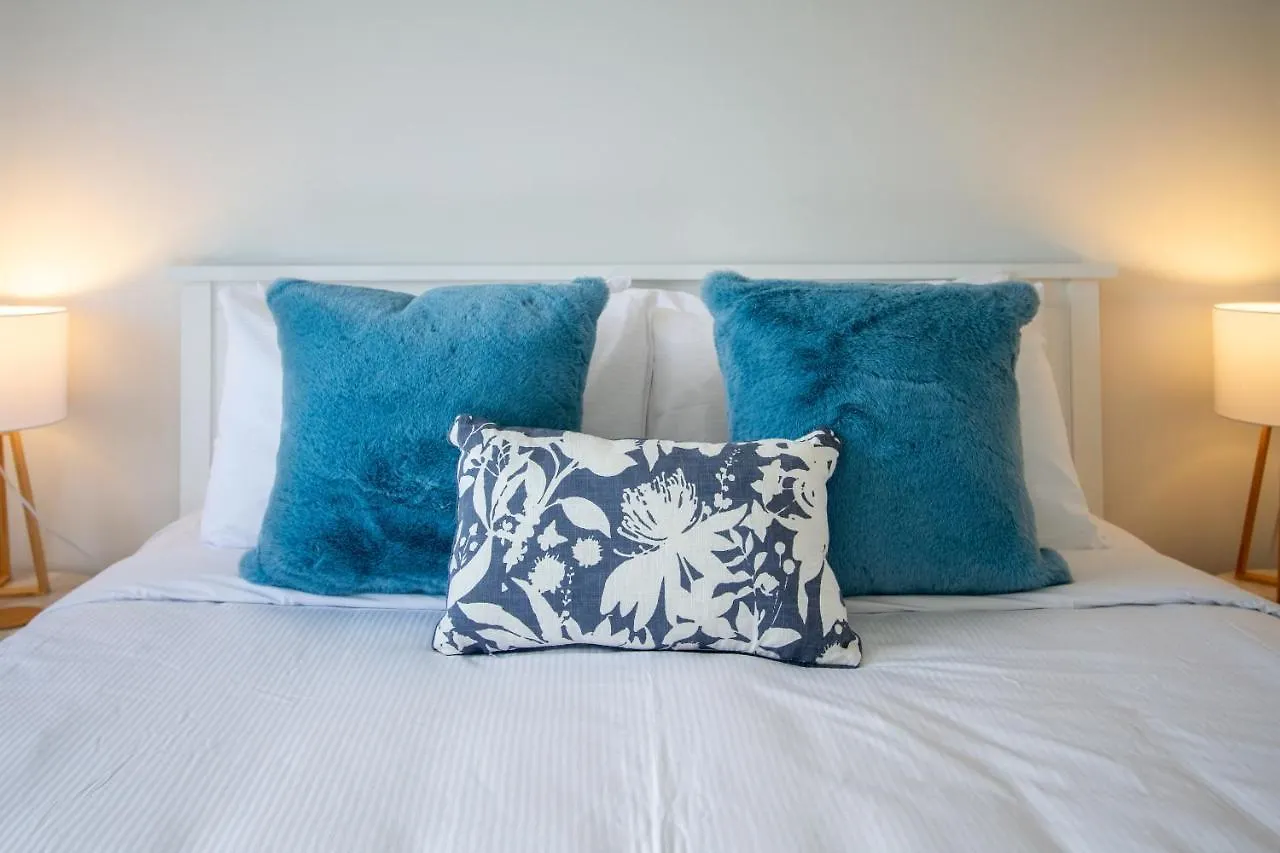 Sunsoaked & Stylish 3 Bed, 1.5 Bath Home W Garage Christchurch 0*,  New Zealand