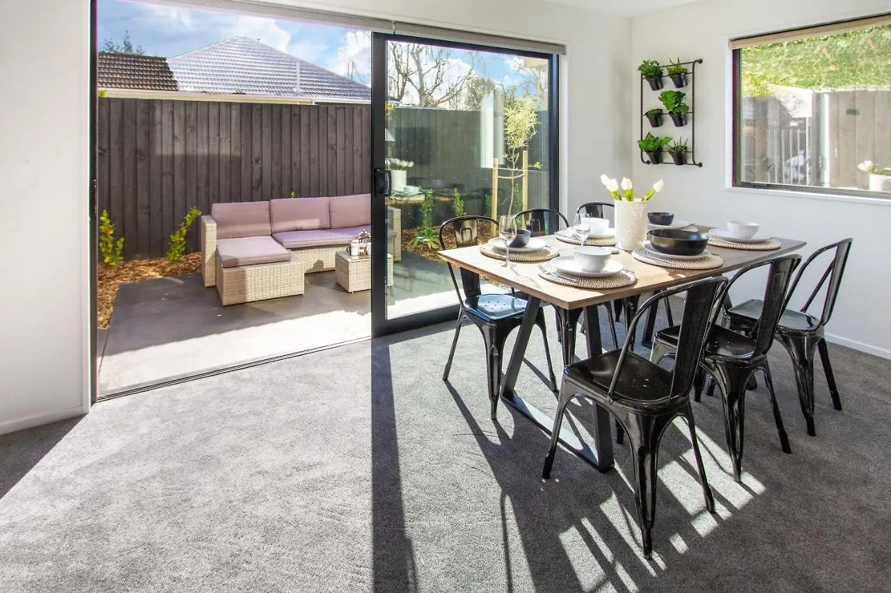 Sunsoaked & Stylish 3 Bed, 1.5 Bath Home W Garage location